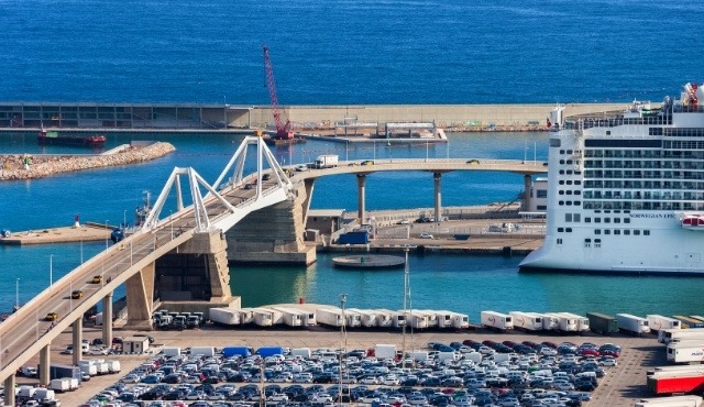Vista panoramica di Barcellona con la Sagrada Familia